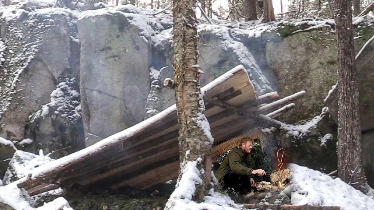 Rak - Winter Bushcraft Build Natural Primitive Bark Roof Lean to ...