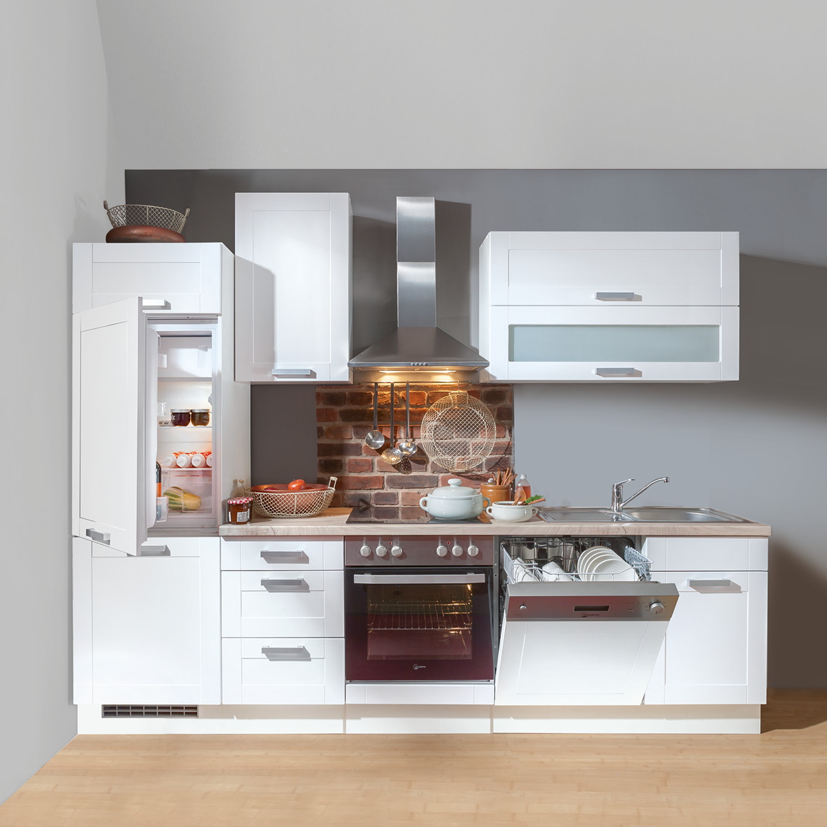 🌳Zeitlos im Landhausstil🍳 Dieser Küchenblock (0196001200) präsentiert sich in einem stilvollen Weiß, das dieser Küche ein zeitloses Äußeres verleiht. 🌼🤍 👉https://www.roller.de/p/0196001200 #moebelrol
