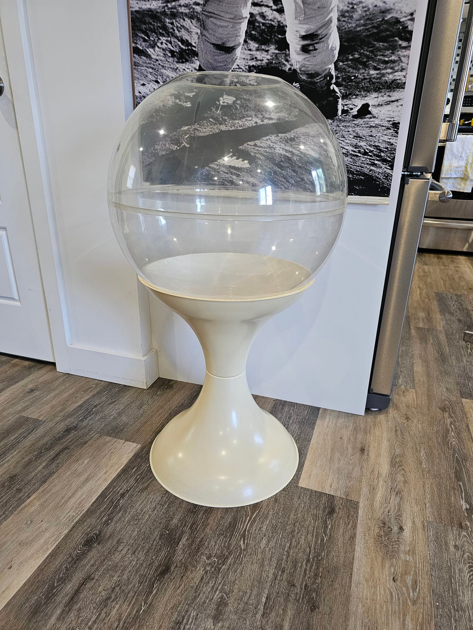 How to restore a yellowed and scratched plastic globe on a 70s 