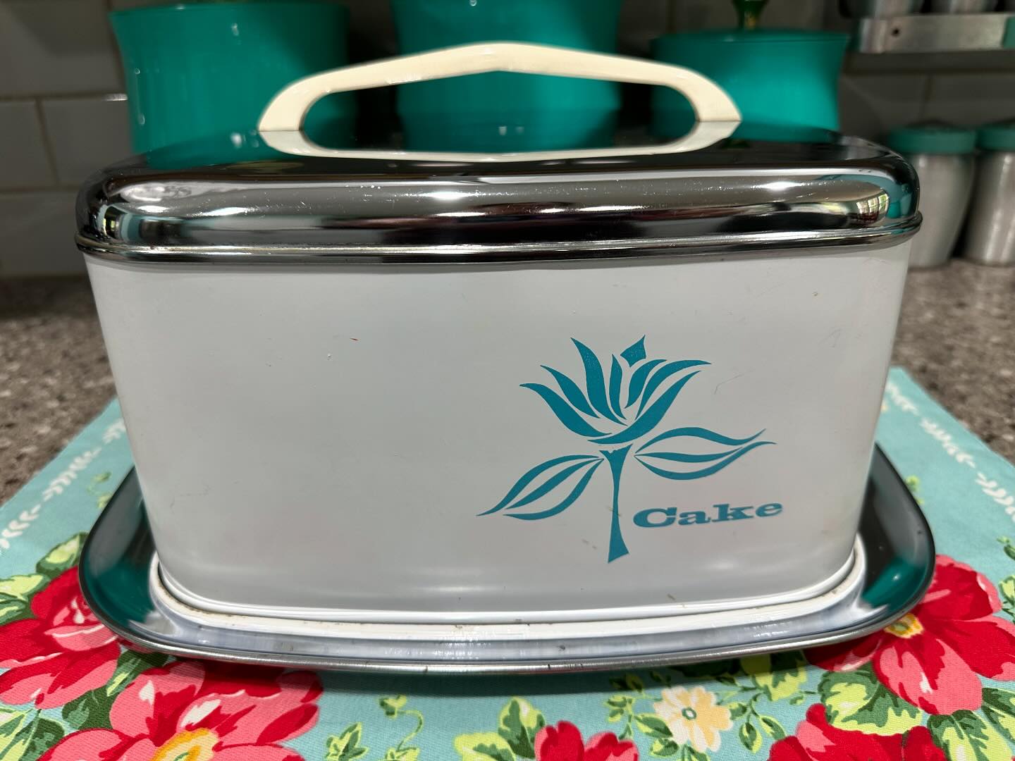 SOLD 💙 FOR SALE! 1960s LINCOLN BEAUTYWARE LOCKED CAKE TAKER is a