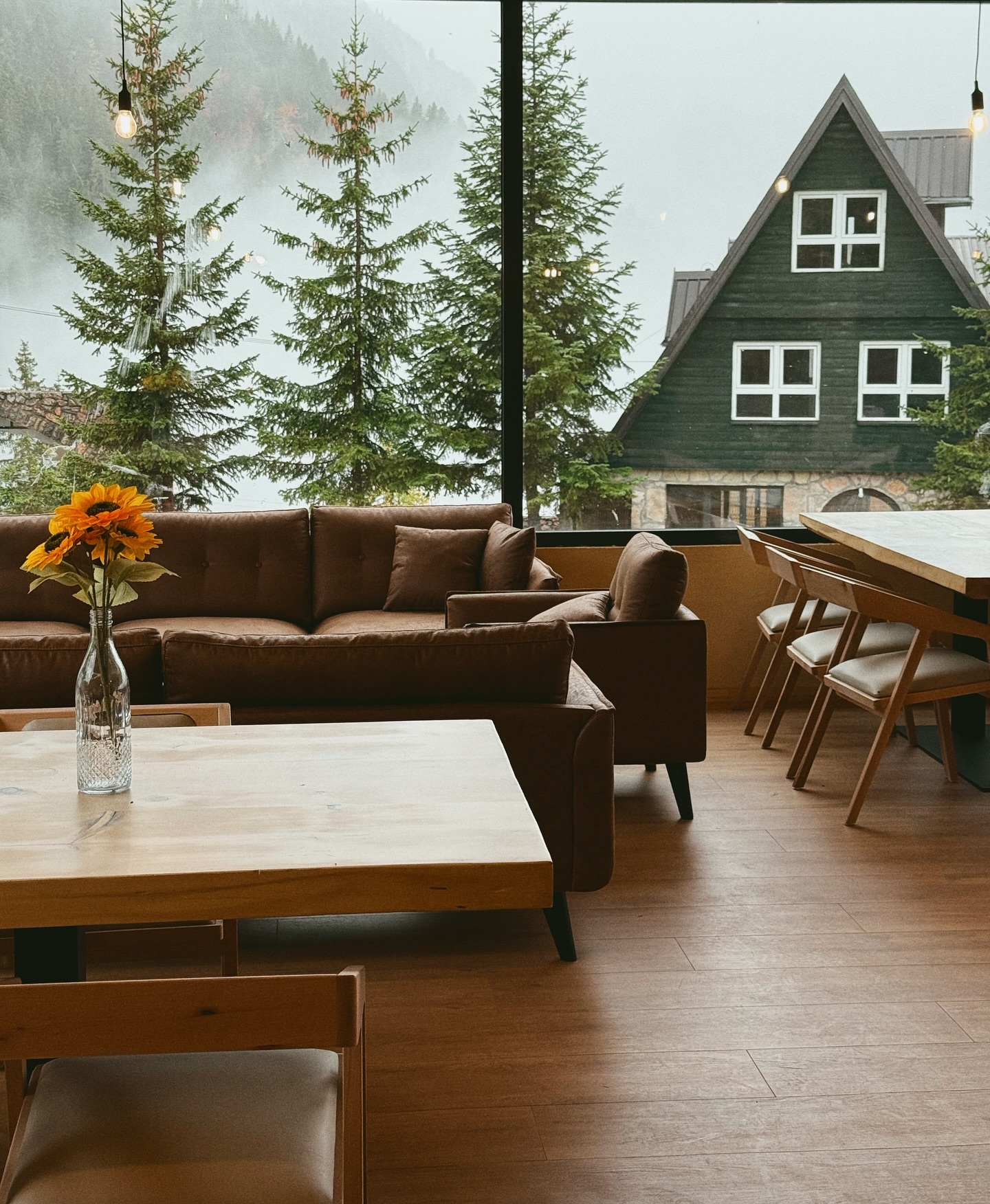 Guri i kuq Restaurant /... - Guri i kuq Restaurant / Rugove