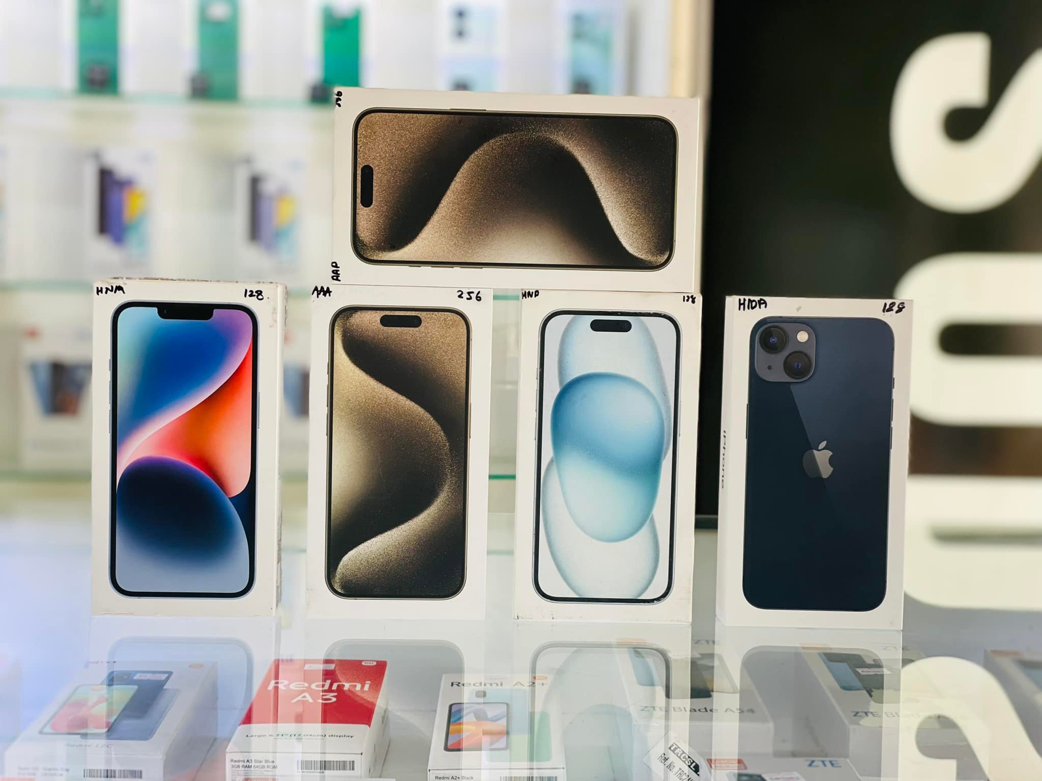 iphone මිළ තවත් අඩු උනා 😍 ️... - New kannangara mobile | Facebook
