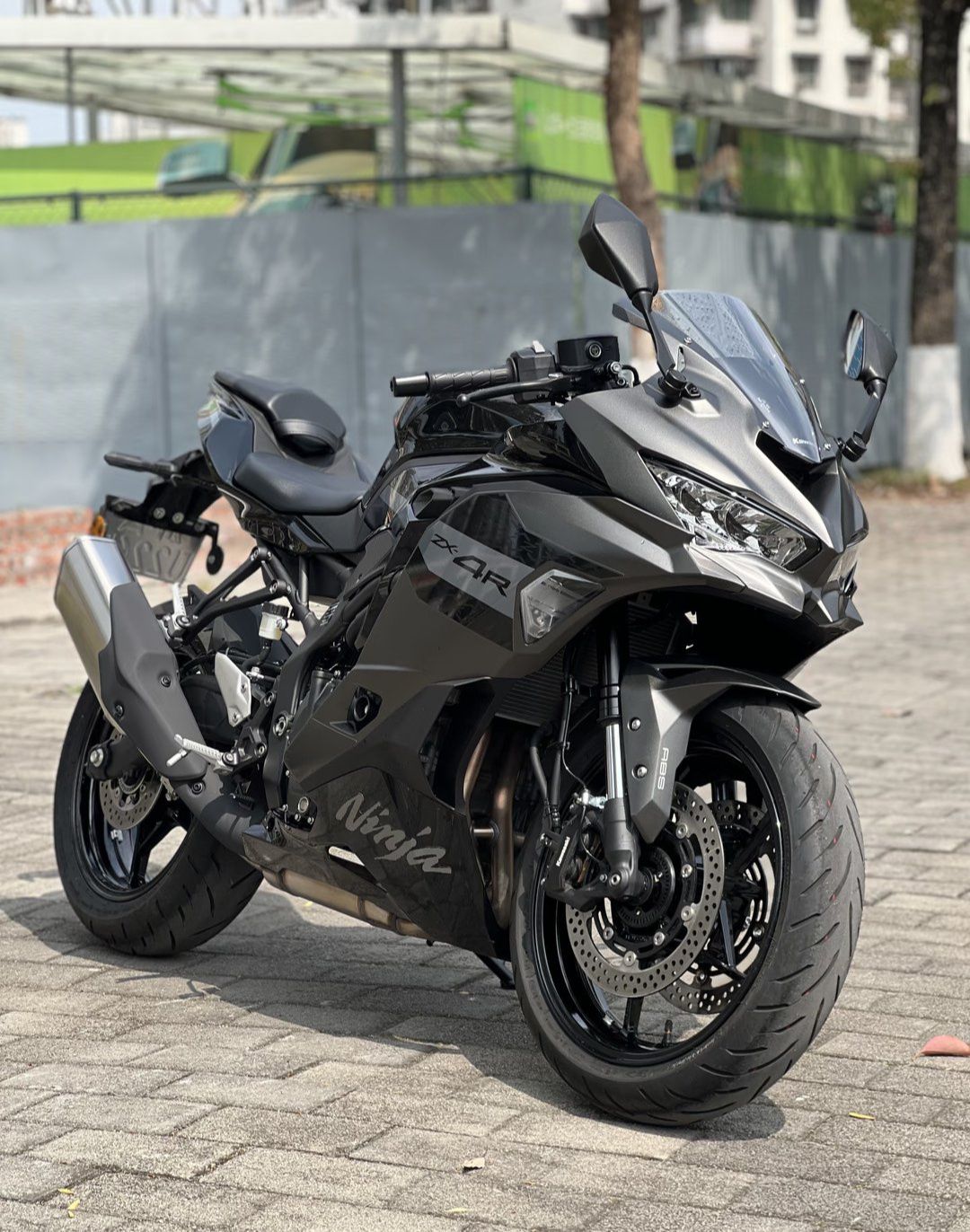 The zx4r in this color is absolutely gorgeous!