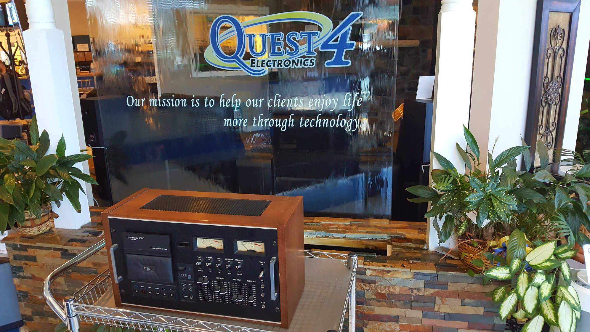 In 1981, Nakamichi introduced the 1000ZXL Limited Edition, a