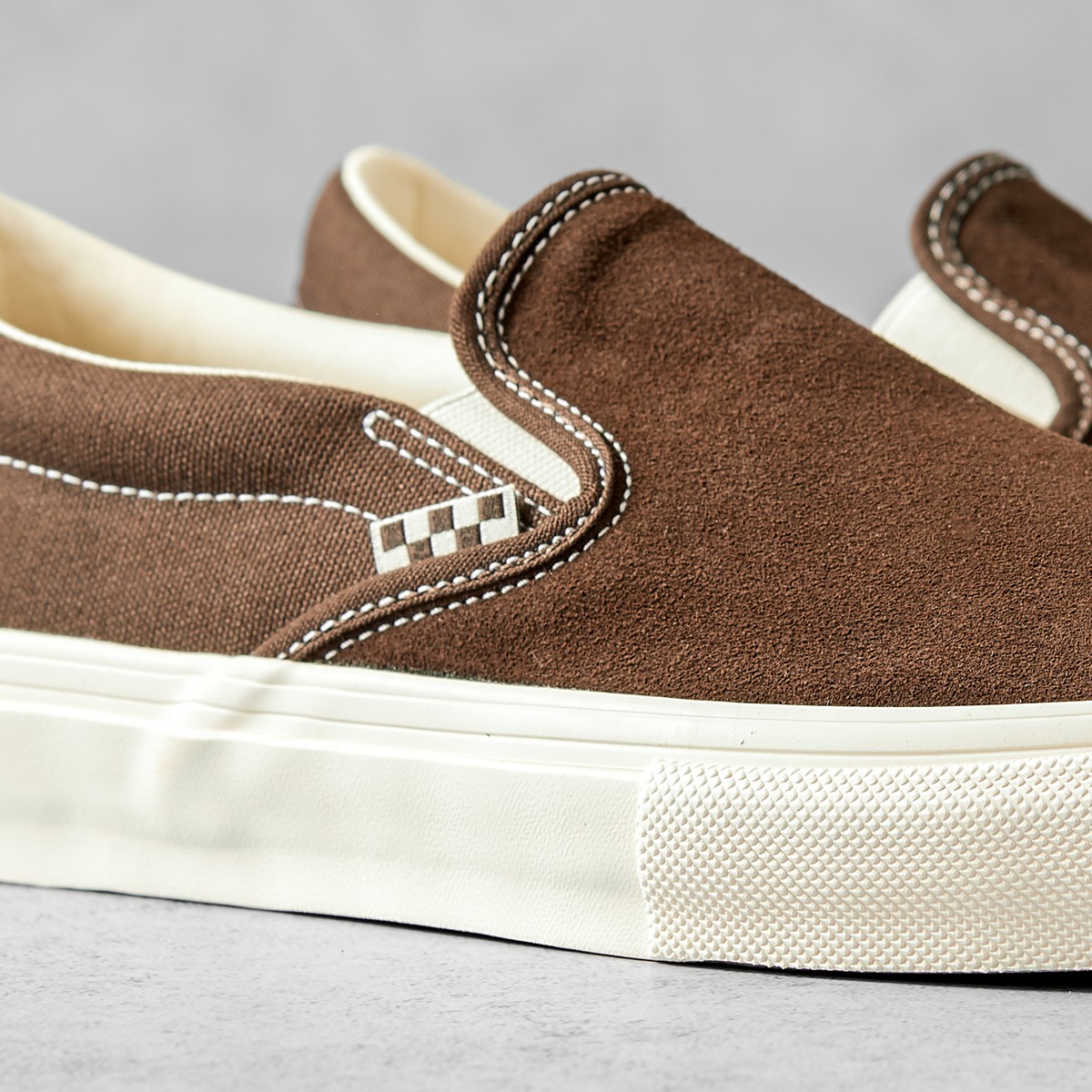 Vans Skate 'Slip-on' in chocolate brown 😎 Available online and in
