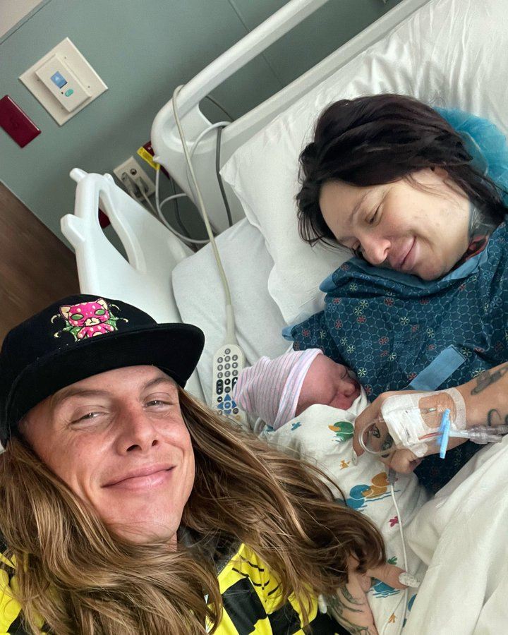 บ้ามวยปล้ำ - ภรรยาของ Matt Riddle คลอดลูกแล้วครับ