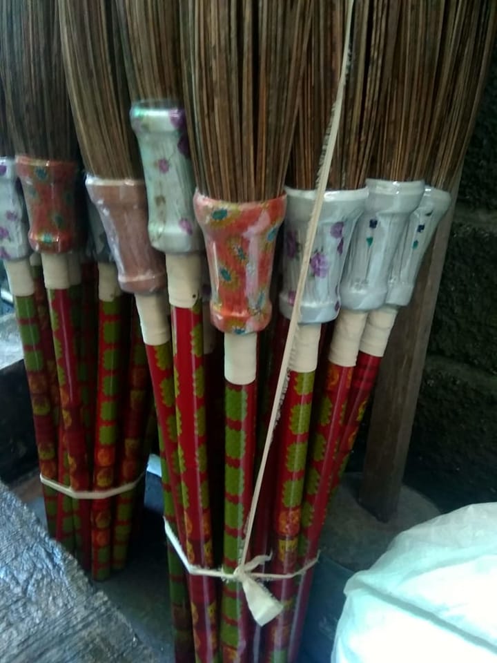 Sofa Sofyan - Yang mau order sapu lidi gagang mika mangga... | Facebook