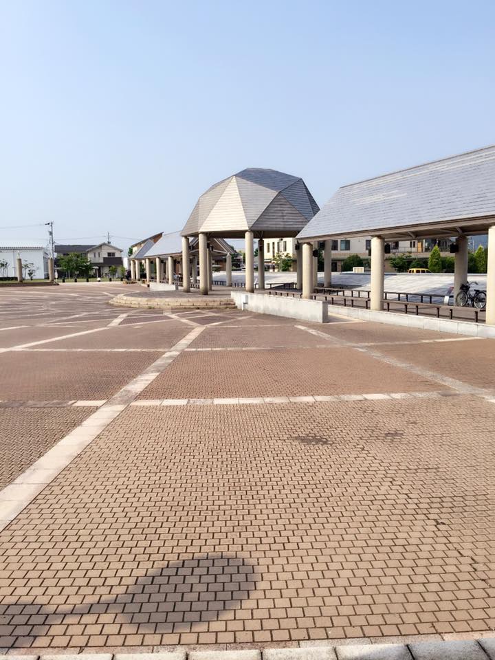 マル Saba 鯖江市文化の館 鯖江図書館 隣の石畳広場 です テントは各自ご持参下さい Facebook
