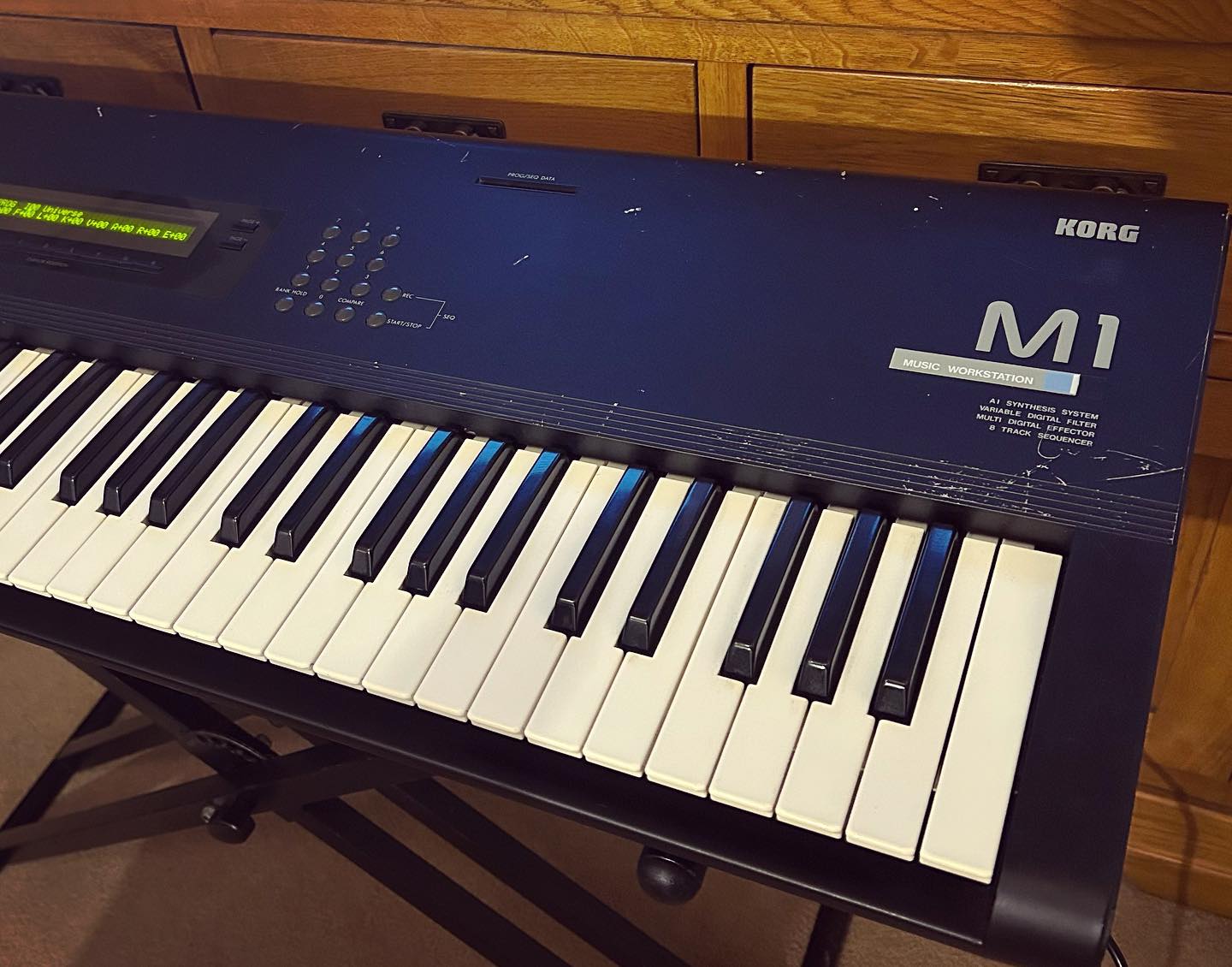 Korg M1 repair: replacing LCD and re-greasing octave keys