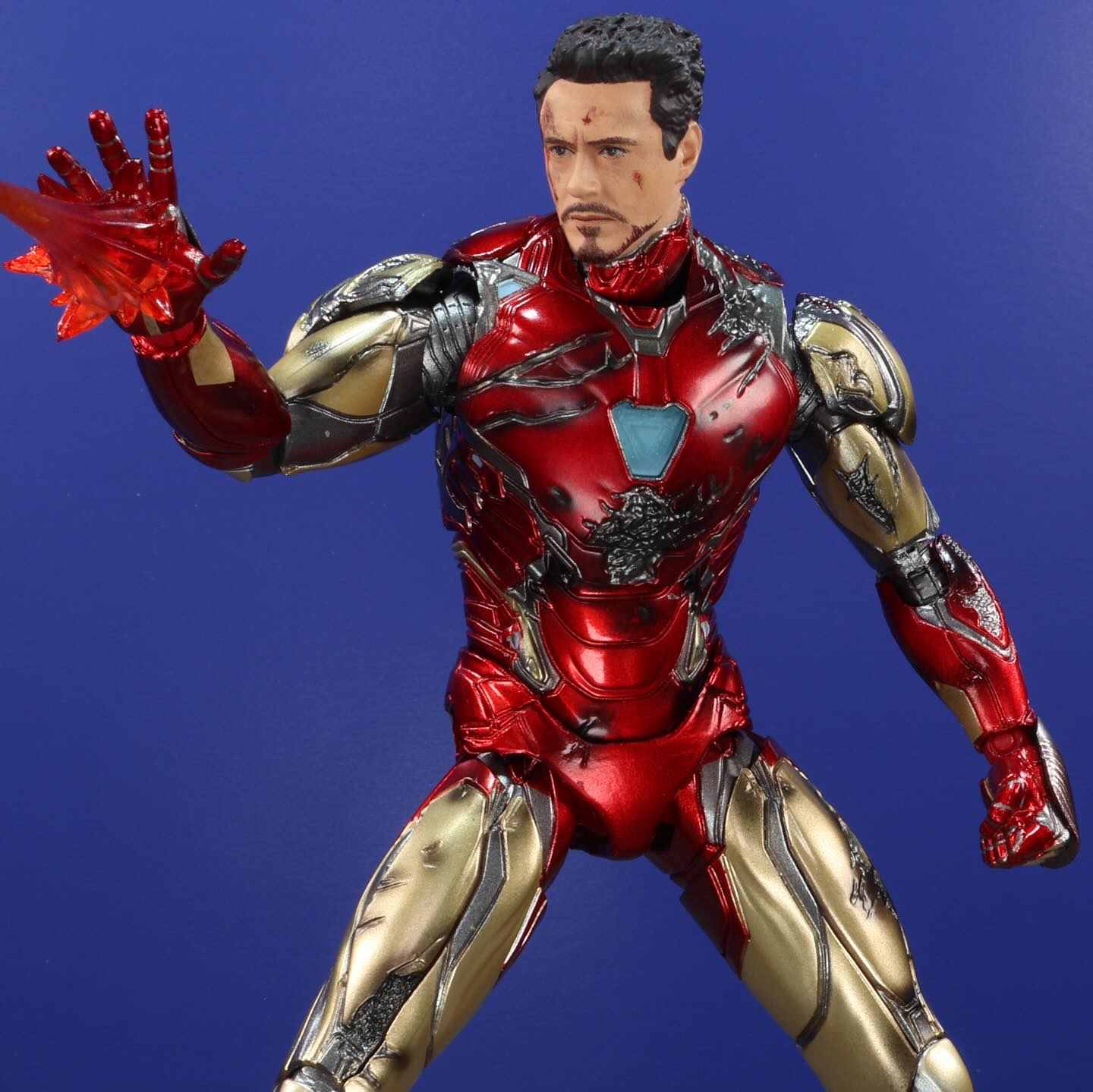 Medicom Toy MAFEX Iron Man Mark 85 figure review