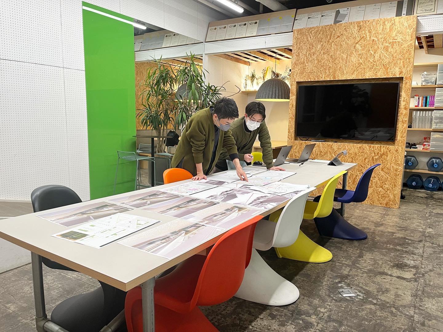sinato - 大野チェック(社内確認)の様子。 #sinato #chikaraohno #architecture #interior ...