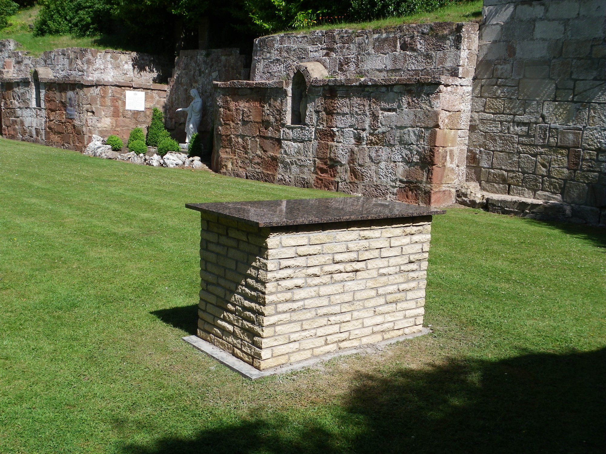 The new Scalan Altar in the Sunken... - Motherwell Diocese