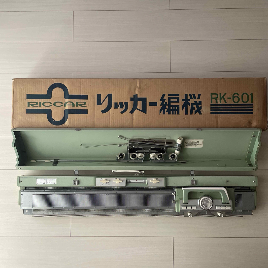 1970年代位だろうか、編み機リッカーRK-601。 母はずっと、手編み派で