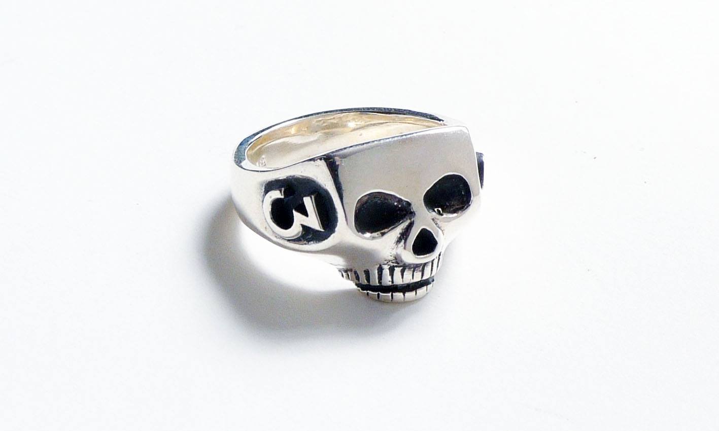 JOHNNY DEPP 常用的 FLASH POINT Jim Skull Ring arrival! All hand