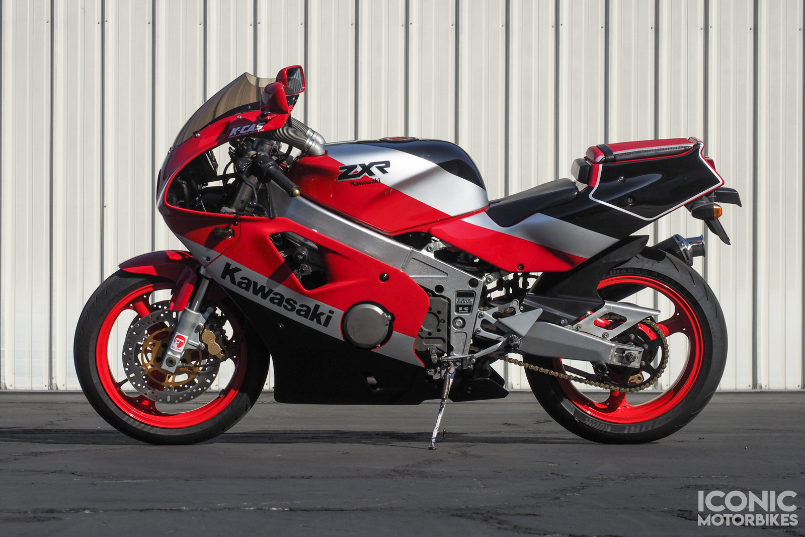 I did it again…I said ZRX but meant ZXR400R! Have to admit, I keep