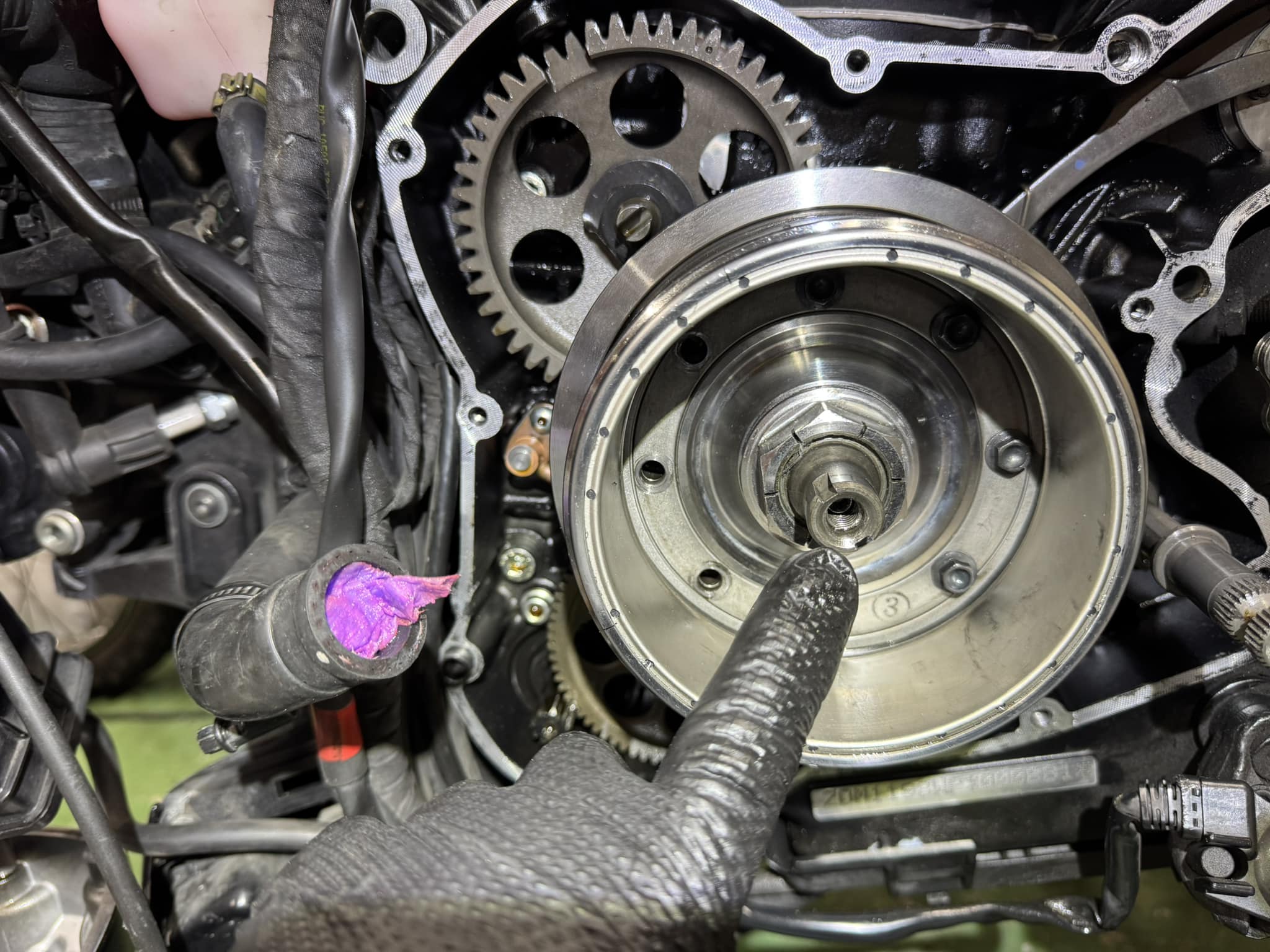 モンスター1200Rのワンウェイクラッチ交換中に疑問に思う事があり 