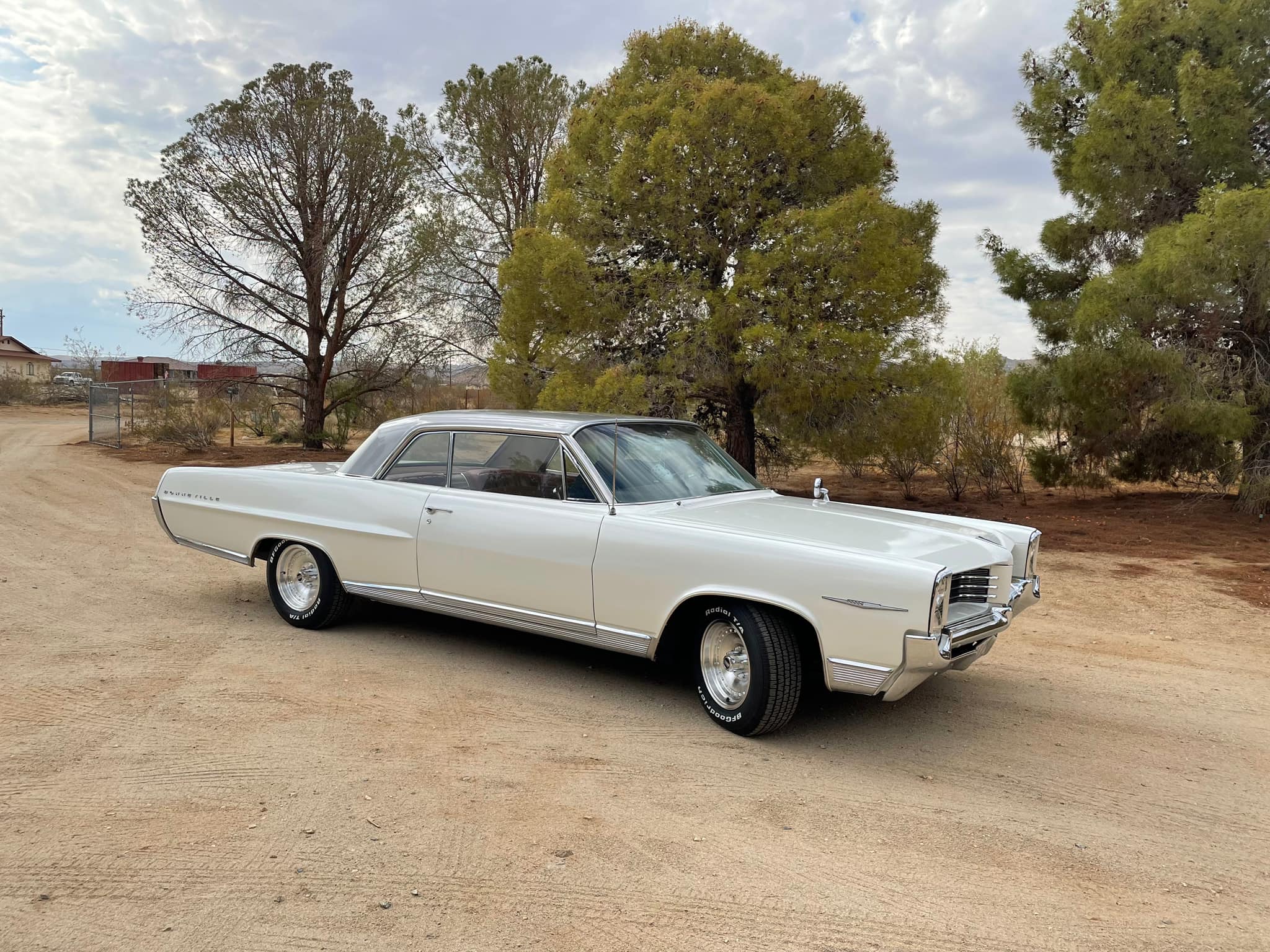 This 1964 Pontiac Bonneville 2-Door Hardtop is powered by a 389ci