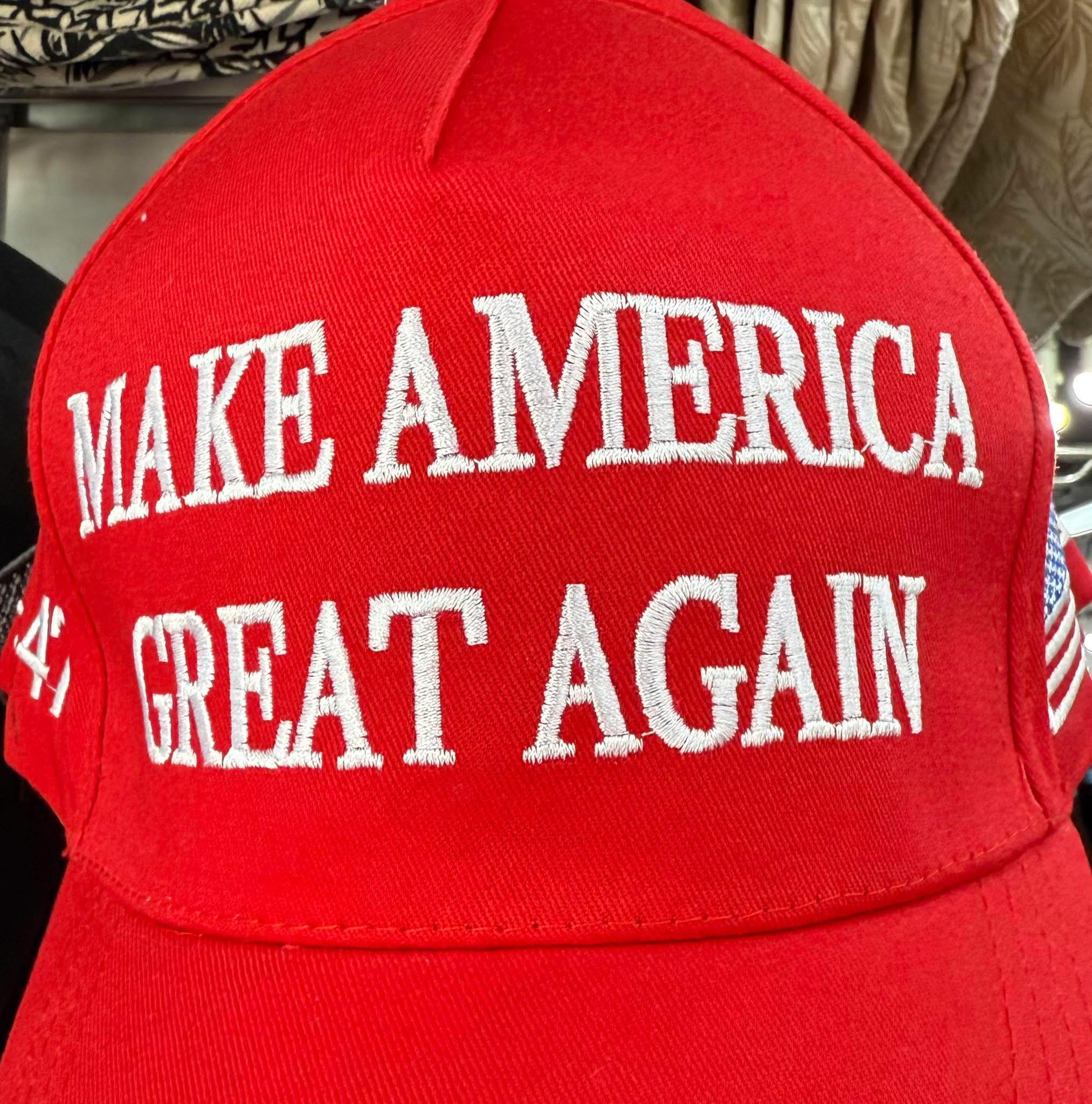 Texas Reporter - 🎩 ️🇺🇸 The red hat crowd keeps shouting... | Facebook