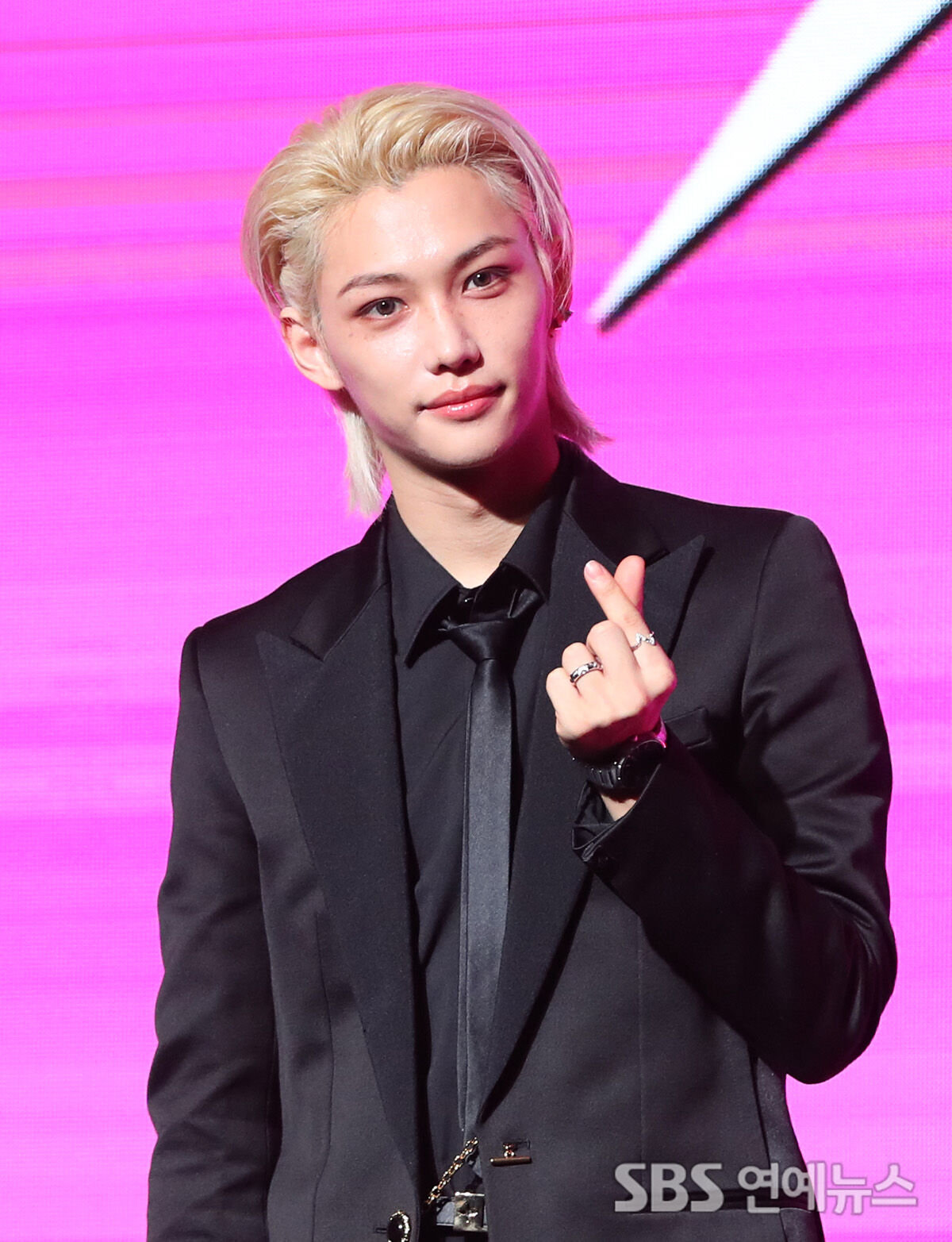 SBS - [Throwback] FELIX of Stray Kids Is a Blonde Vision 👉 Check out ...