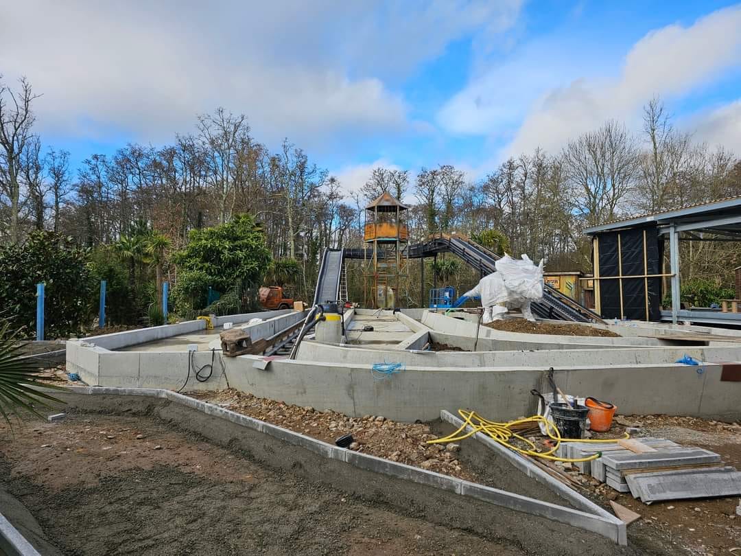 Installation of theming has now... - Theme Park Insanity | Facebook