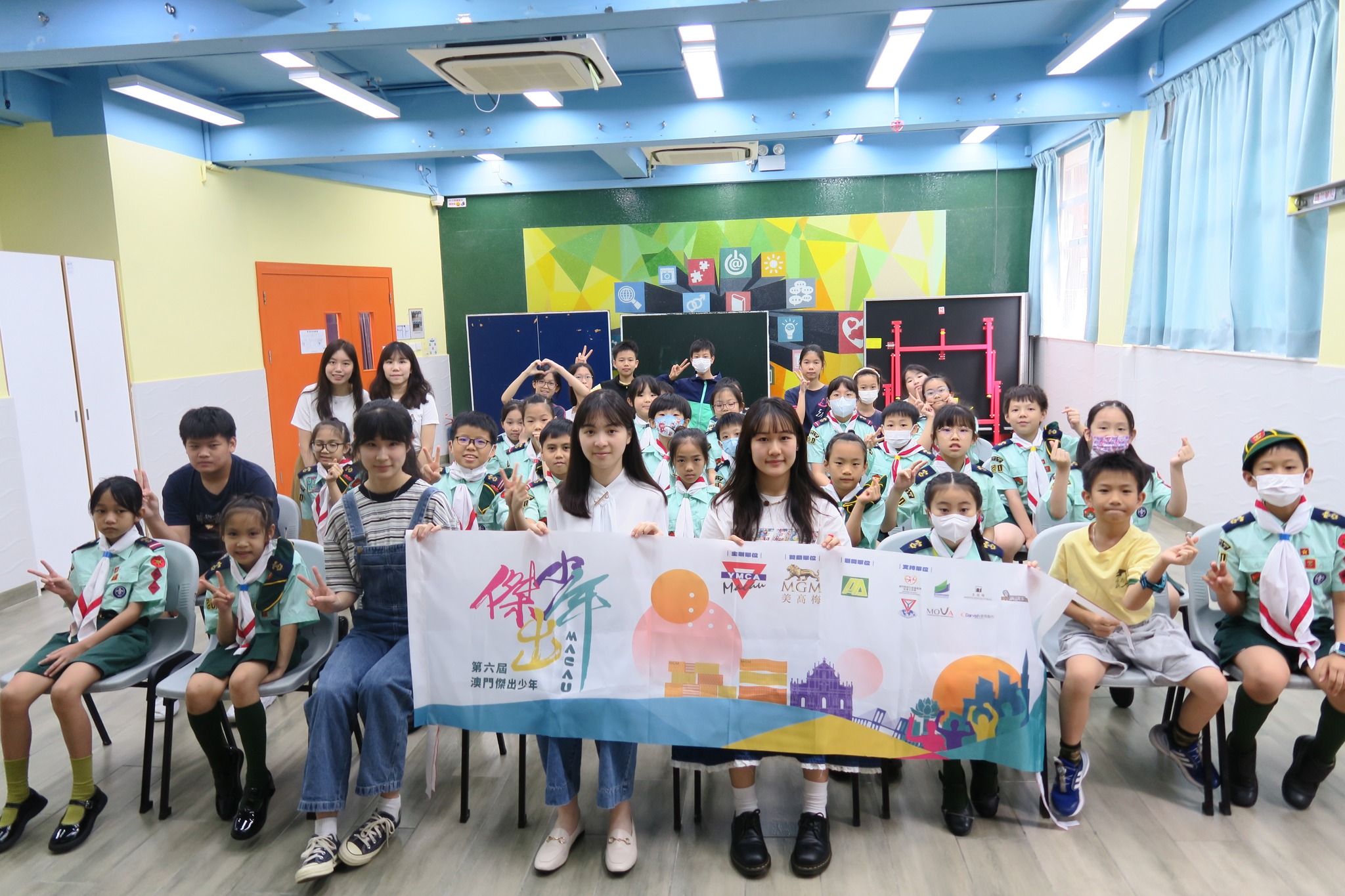 澳門傑出少年 - 澳門傑出少年章玥翎、陳泳欣、賴欣琳、戴慧琪連同第四屆澳門傑出少年易宇洋、黃芷欣，分別於五月二十五日及...
