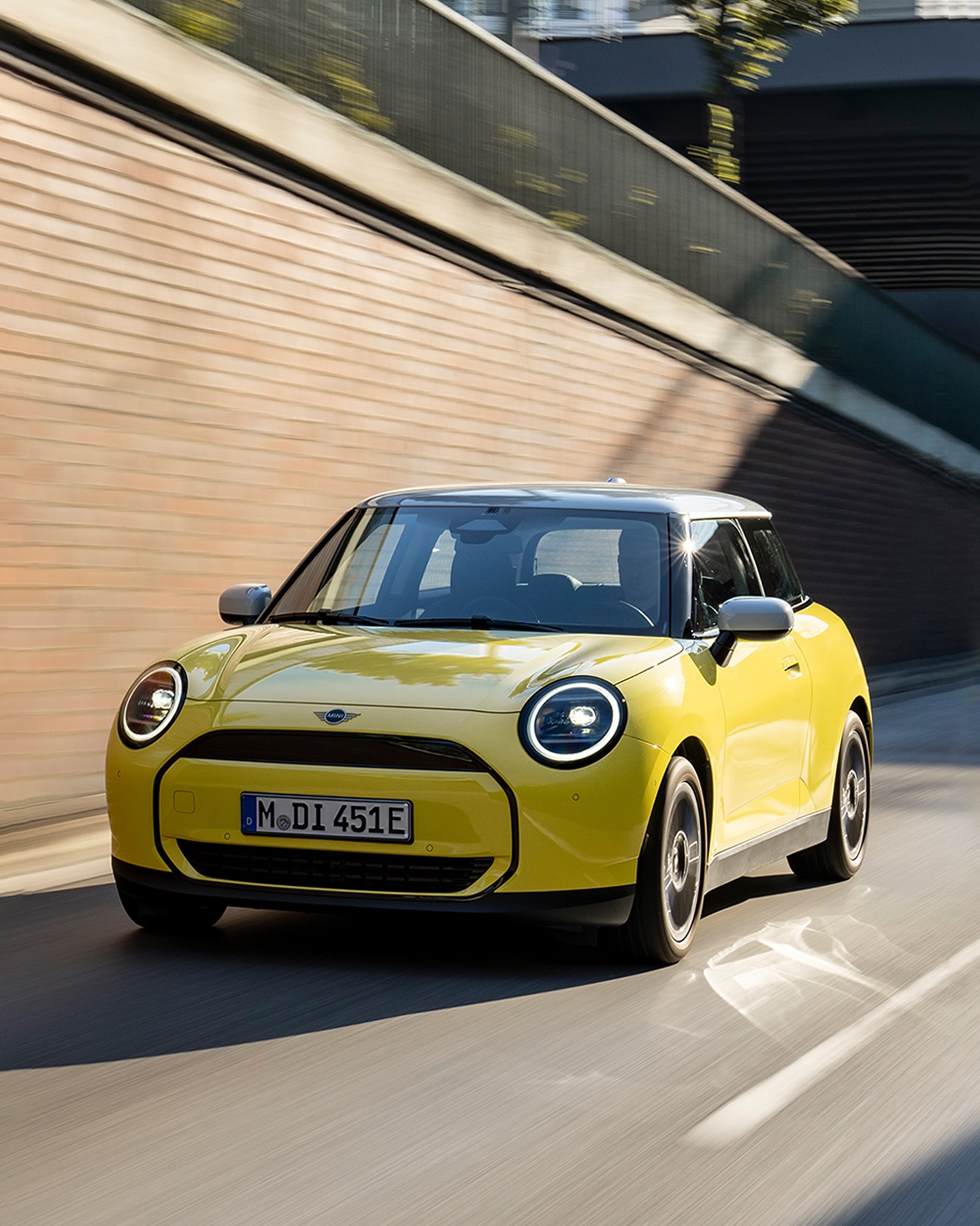 MINI - [THE NEW MINI COOPER] 완벽한 도심형 플레이어. THE NEW MINI... | Facebook