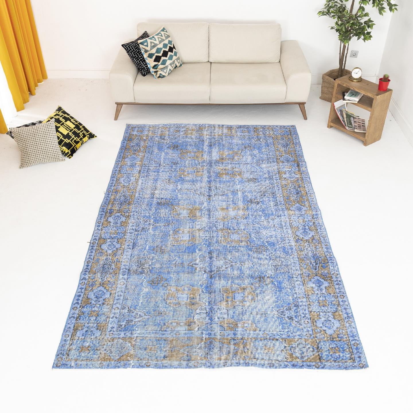 A vintage rug can enhance any... - El Rincon De Fehmi
