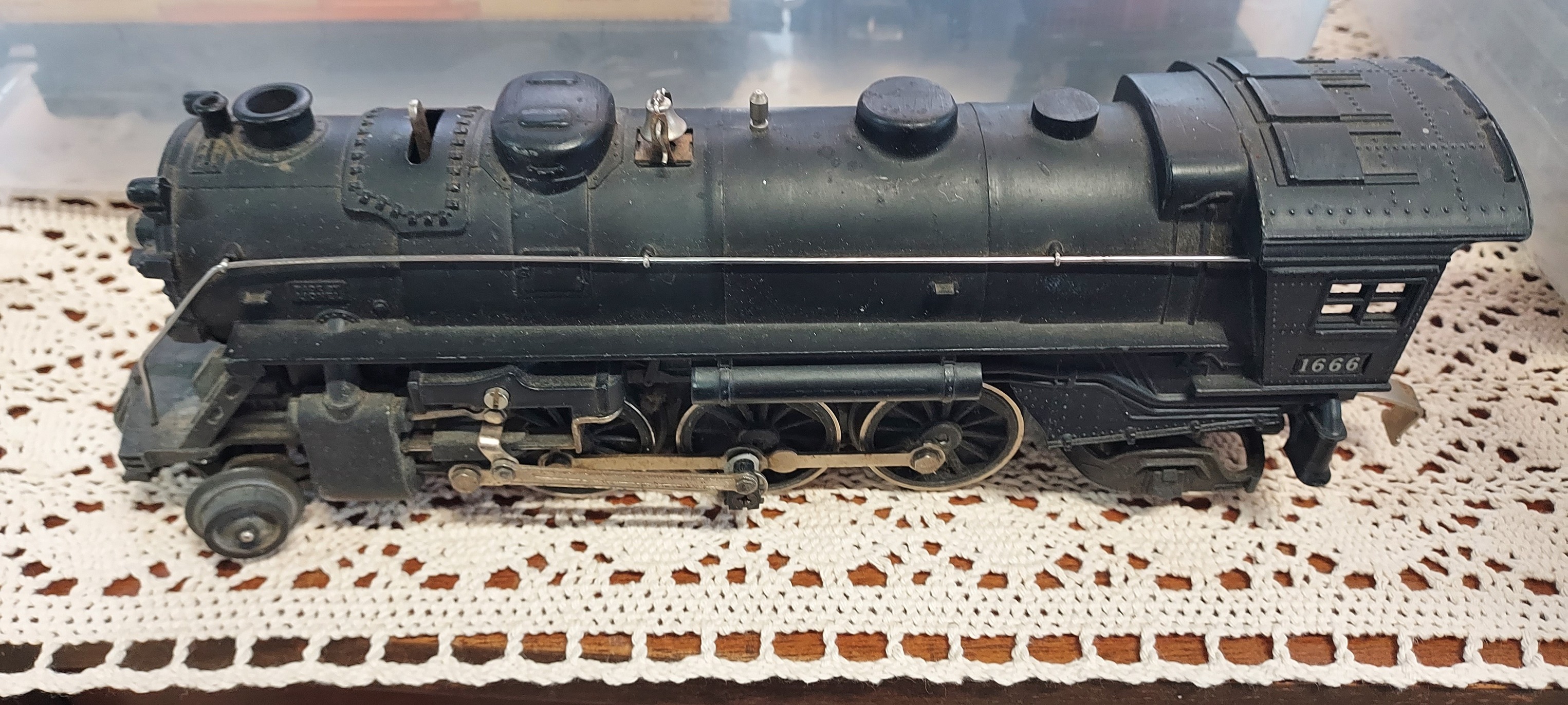 Sullivan - Lionel steam engine train set. Engine #1666 | Facebook