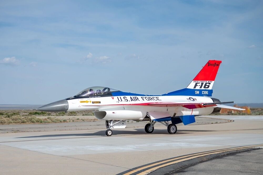 USAF F-16 DEMO TEAM 50周年パッチ F-16 demo team unveils 50th anniversary paint scheme