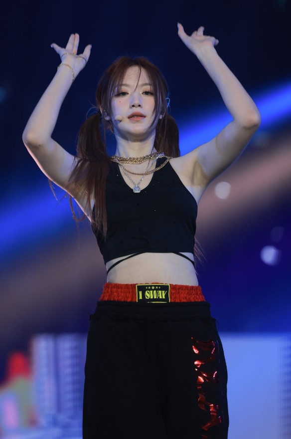 240721 Shuhua 1456 pics (Full at KPOPDATA . NET) 슈화 데이터