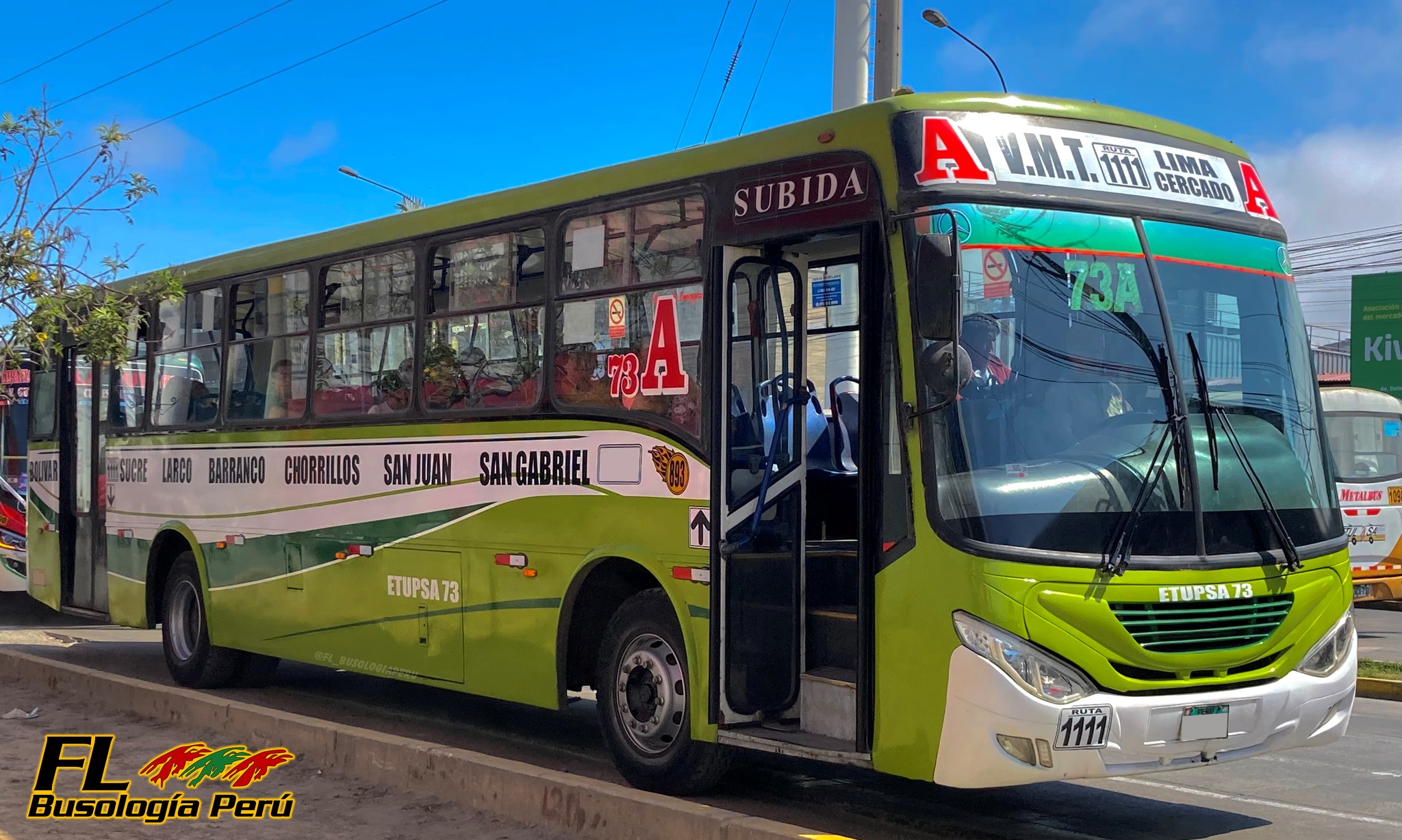 FL - Busologia Perú - Cobrador saludando al lente de la cámara, desde ...