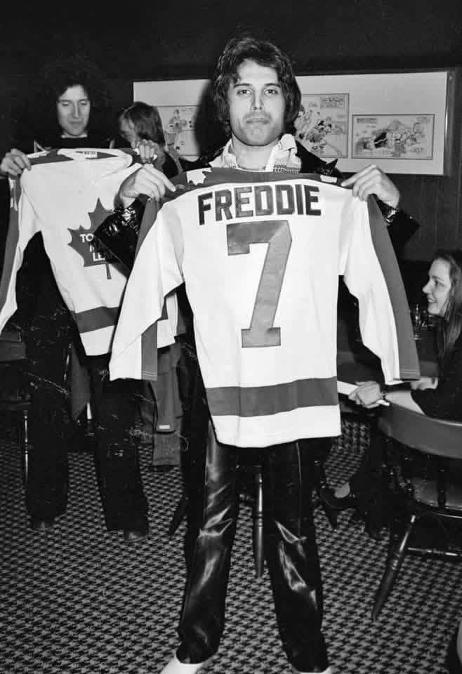 Old - Freddie Mercury and the members of Queen receiving Maple Leafs ...