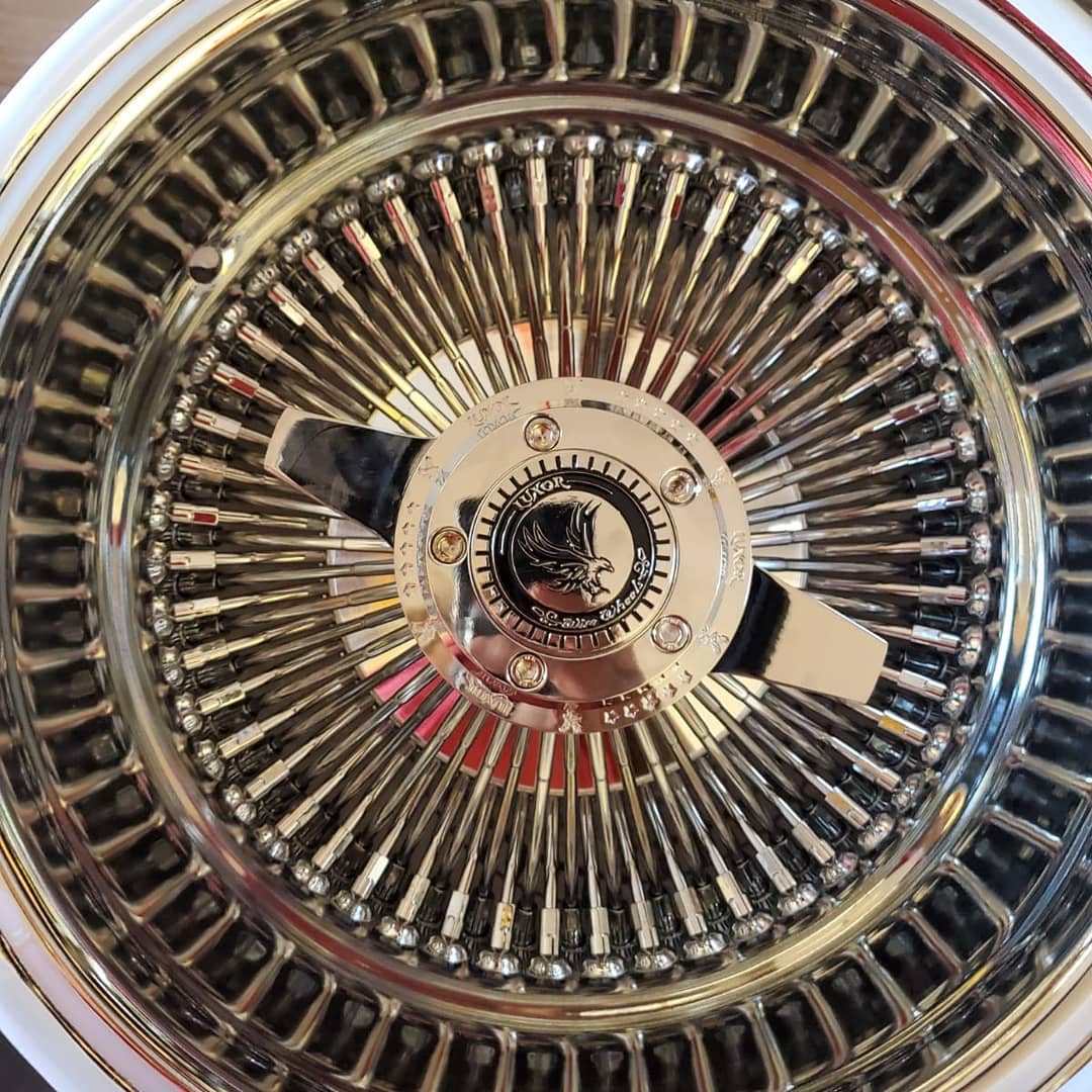 1:25 Scale 13" 3D Printed Deep Dish Wheels - Twisted Chrome With 520’s Zenith Knockoffs - Model Kit Parts