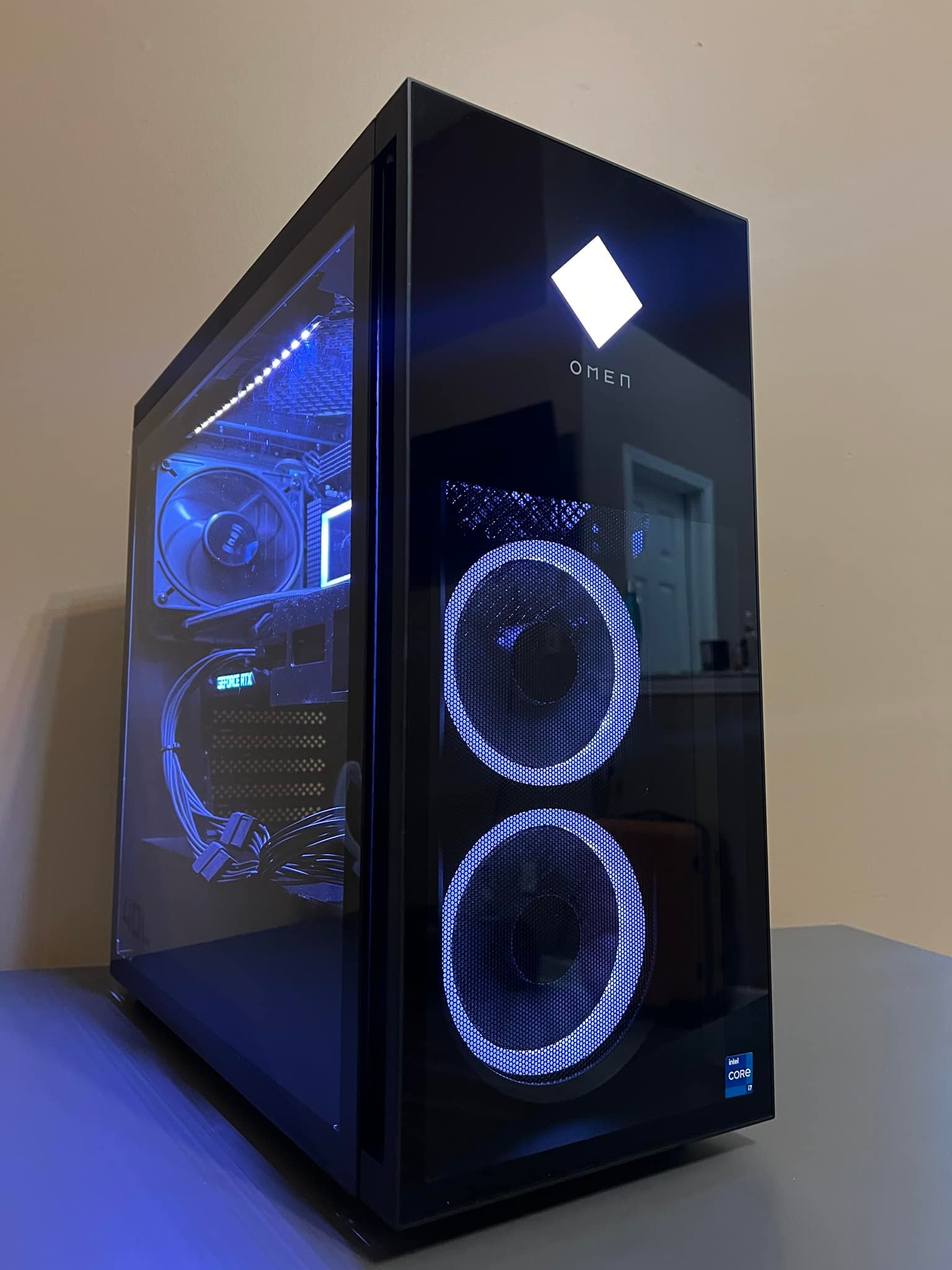 HP Omen 40L: • Processor: Intel Core i7-12700K (3.60 GHz, up to 