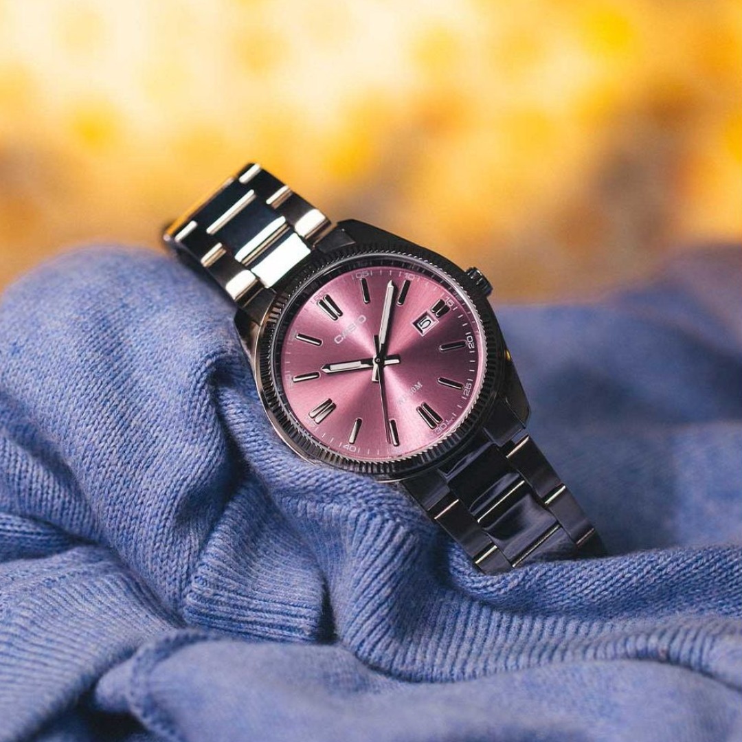 フェティッシュ Step into the 80s with the latest Casio MTP-1302PD-6AVEF. The