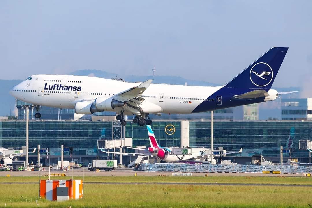 Lufthansa Boeing 747-8 painted in 