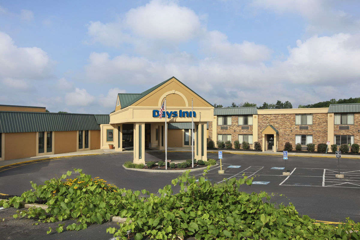 Days Inn & Suites | Richfield OH