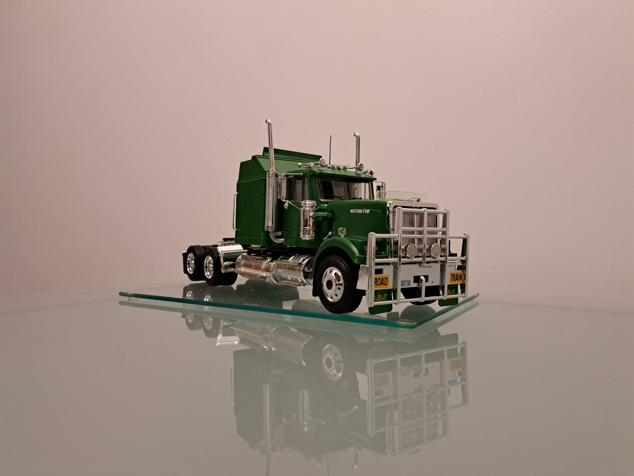 Italeri Black Thunder – Camion Australien Mack Superliner – Maquette 1:24 – 34 Cm – Niveau 5 – à Monter Et Peindre