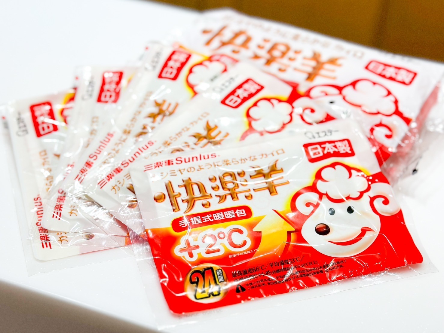 SOGO 百貨新竹店 - 覺得冷，歡迎至1F服務台領取🙌 記得先加入官方Line唷！加入連結放留言