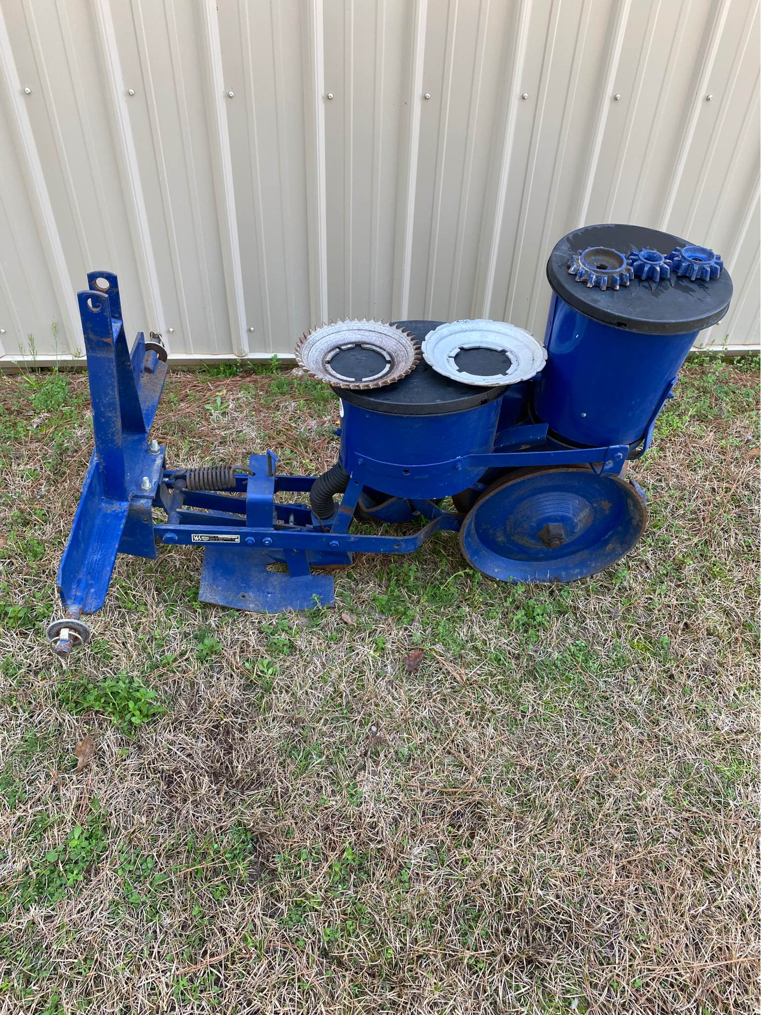 Cole ( type )one row planter and fertilizer distributor. Made by HEHAI ...