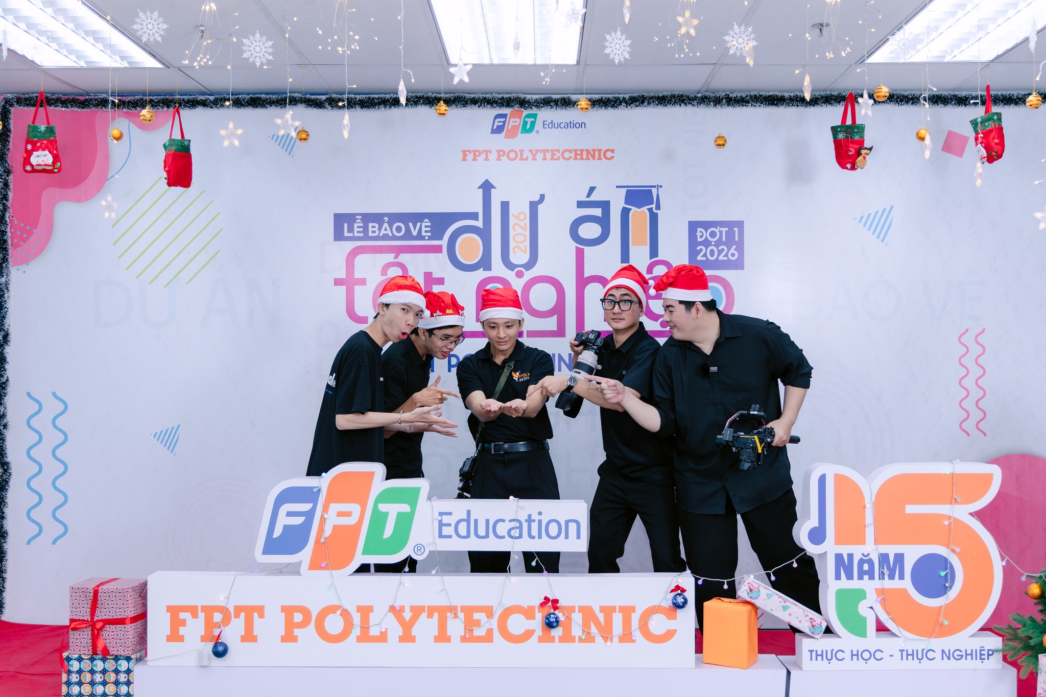 FPOLY MEDIA - FPOLY MEDIA added a new photo — at Công Viên...
