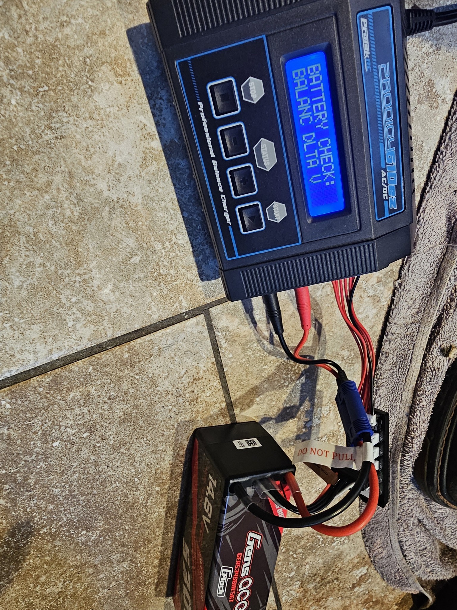 Why does HTRC 150W smart charger show input voltage too low for Fedco 850mAh 2S Lipo batteries?