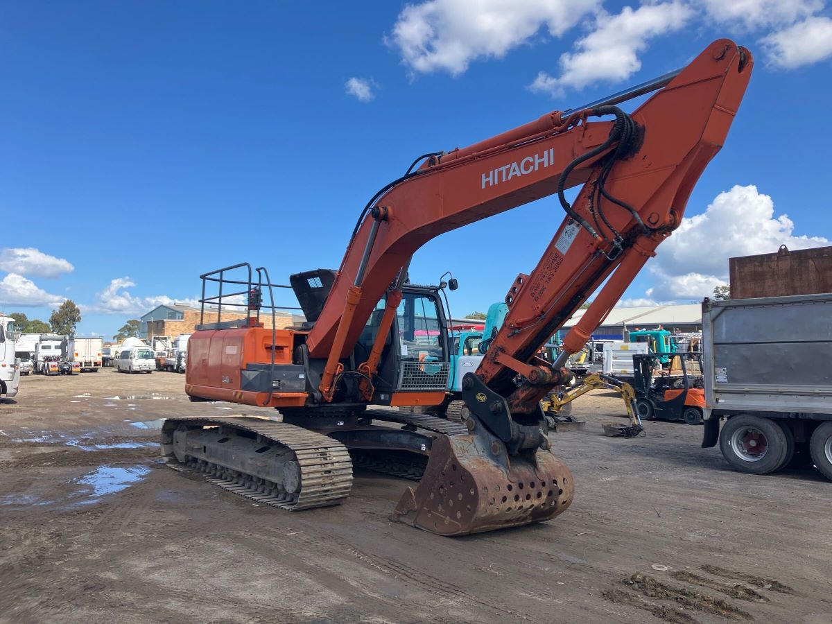 It's almost go time! ⛏️ This #Hitachi ZX240LC-3 is about to make