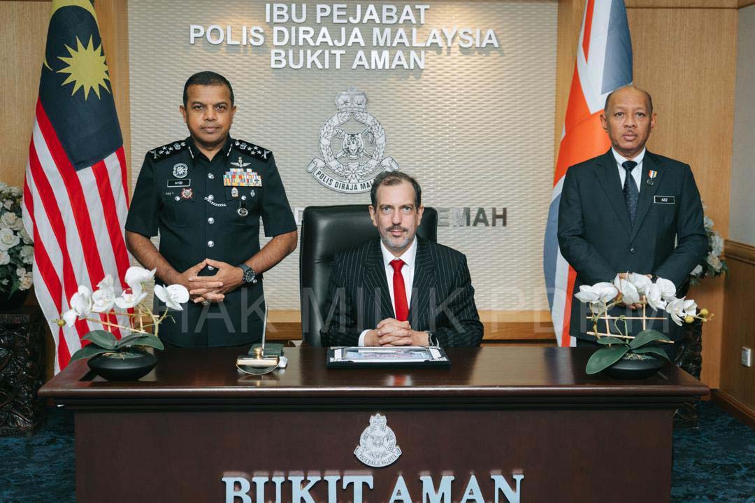 Polis... - Polis Diraja Malaysia ( Royal Malaysia Police )
