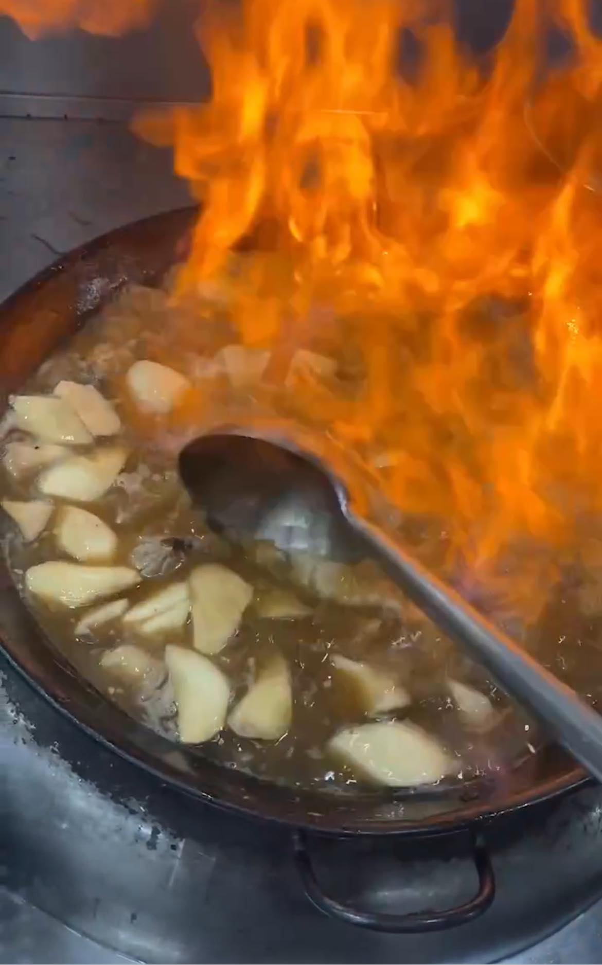 駱師父御宴餐廳 - 🔥火焰燒酒雞🔥 新品上架囉💪 純酒熬煮 不加一滴水 濃濃高湯 高湯依個人喜好🥰 加酒 加水...
