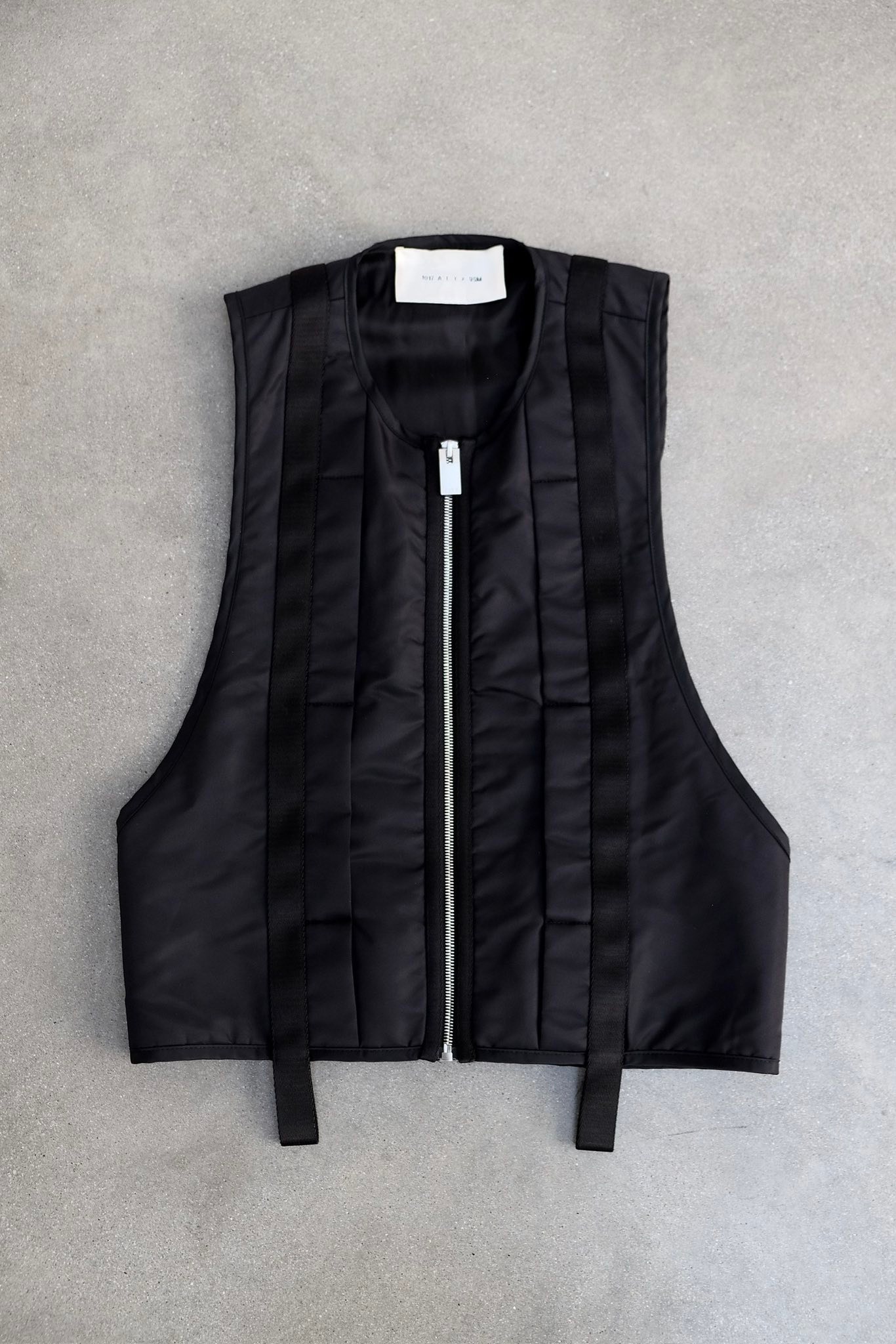 1017 ALYX 9SM Tactical Vest Black •SIZE : L •CONDITION : LIKE NEW 