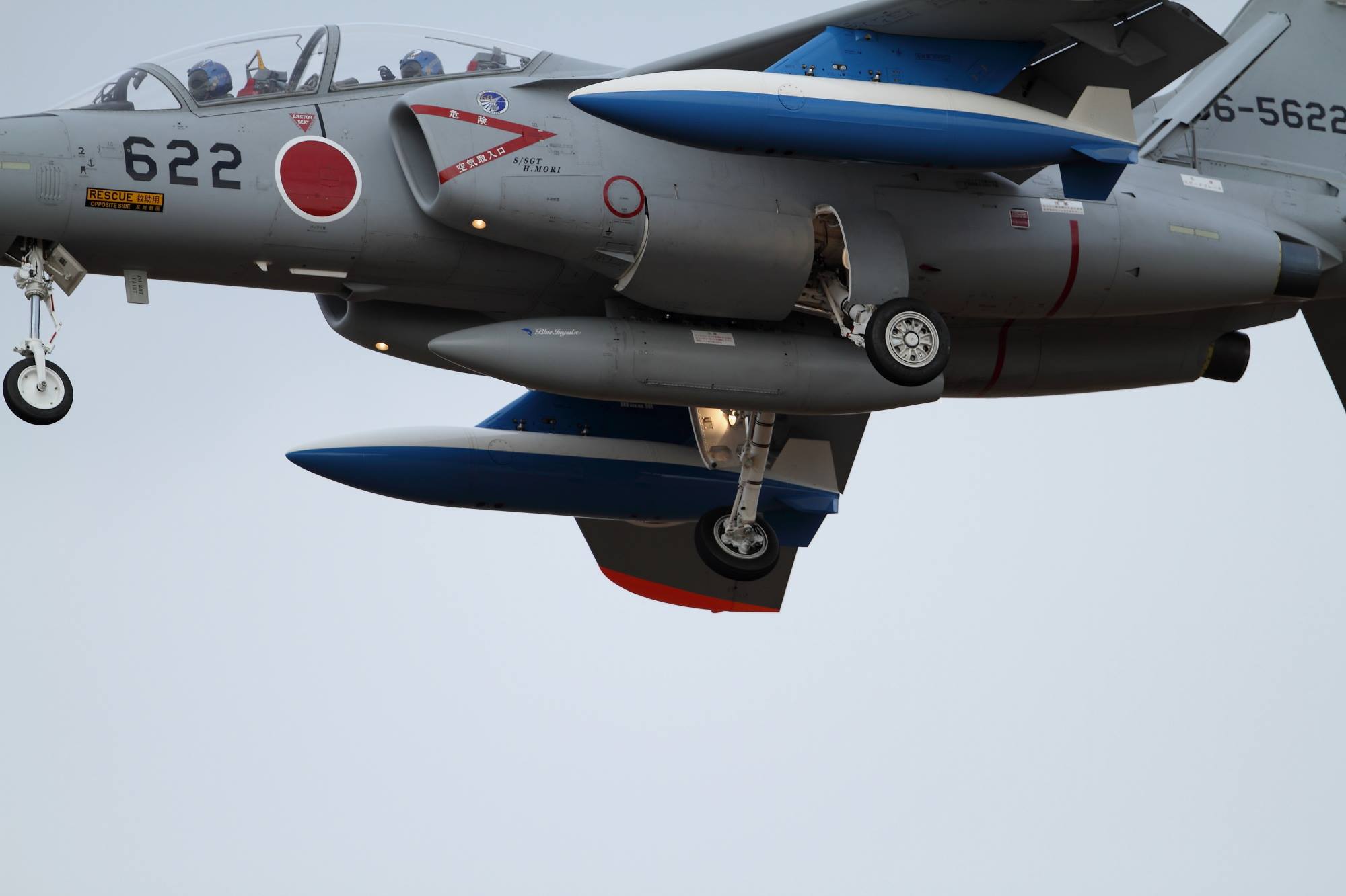 ブルーインパルス ノーマルT-4 トラベルポッドにドルフィンマーク 及川