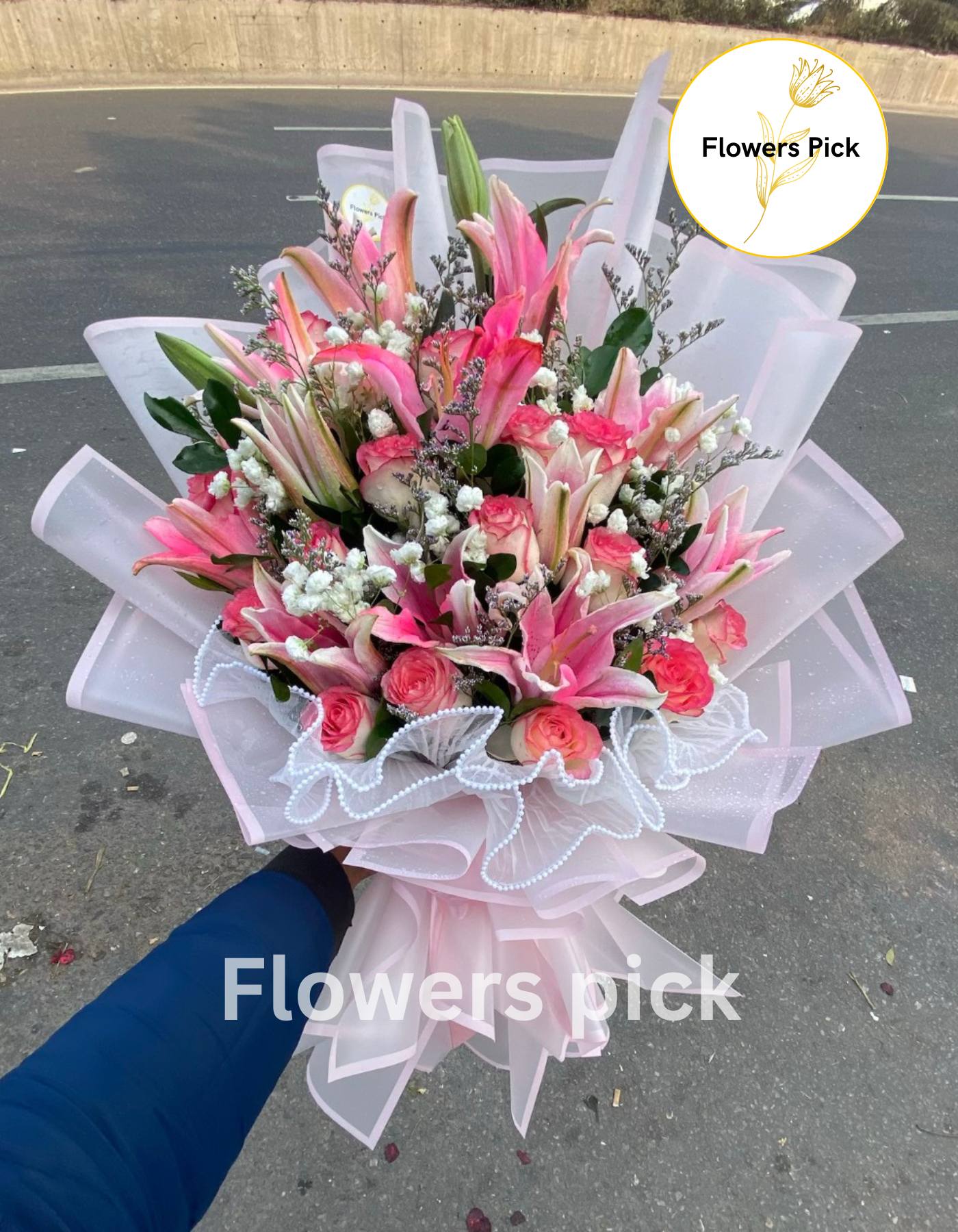 Flowers Pick - Premium fresh blue sprayed rose bouquet 💐... | Facebook