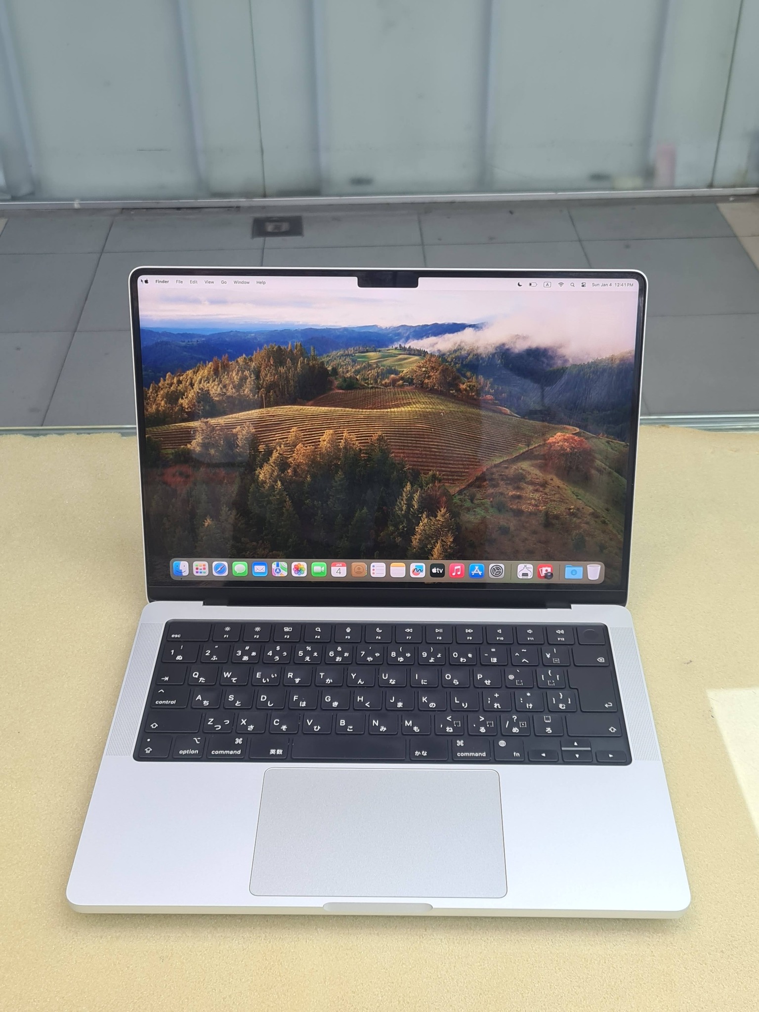 MacBook Pro M1 Pro 2021 (A2442) Ram: 32 GB Storage: 1TB Display 