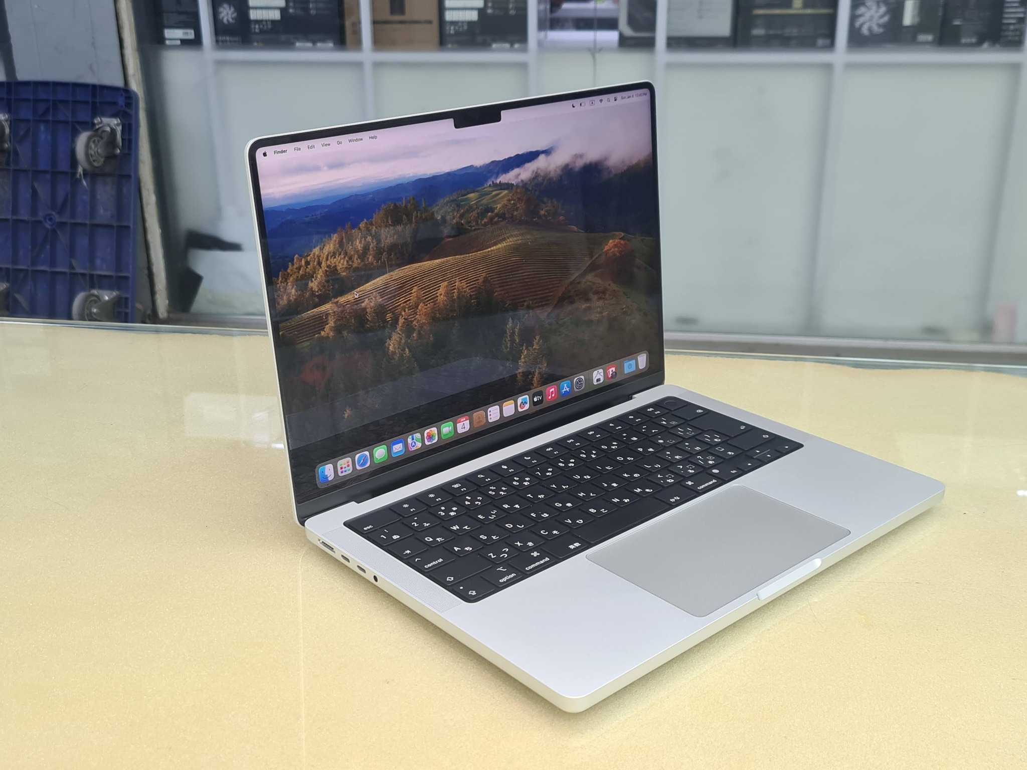 MacBook Pro M1 Pro 2021 (A2442) Ram: 32 GB Storage: 1TB Display 